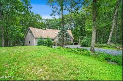 802 S Lasso Court, Lords Valley PA 18428