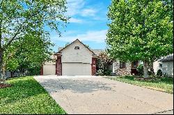 252 S Lakeside Dr, Andover KS 67002