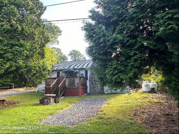 15 Spruce Street, Harveys Lake PA 18618