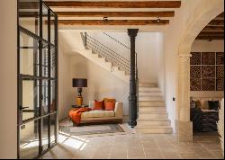 Emblematic manor house for sale directly in the centre of Santan, Santanyi 07650