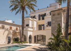 Emblematic manor house for sale directly in the centre of Santan, Santanyí 07650