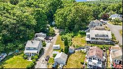 23 River Road, East Lyme CT 06333