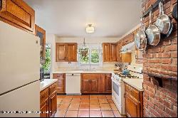 32 West Hurley Rd, Woodstock NY 12498