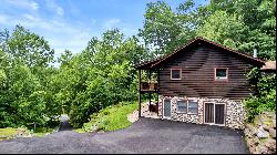 In-Town Serene Mountainside Retreat with 3,200 square feet - 4BR/4 BA in Great B