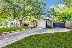 Cozy bungalow in Ridglea North neighborhood