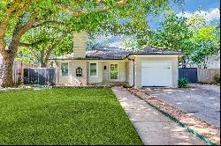 Cozy bungalow in Ridglea North neighborhood