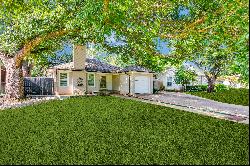 Cozy bungalow in Ridglea North neighborhood