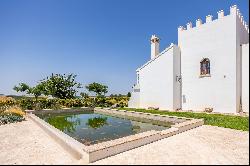 Cortijo Los Ojuelos, renovated in 2022, with a pool and event area.