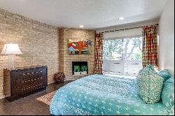 Frank Welch-Designed Townhome Close to Katy Trail