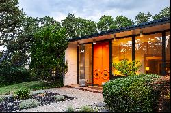 Mid-Century Modern Home in the Best Neighborhood