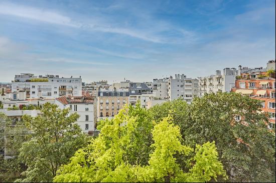 Paris 15th District – A bright 3/4 bed apartment