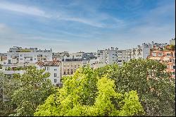 Paris 15th District – A bright 3/4 bed apartment