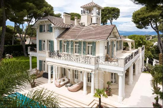 Cap d'Antibes - Magnificent Property with Two Houses in private Domain