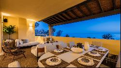 Exceptional duplex penthouse with direct access to the beach and panoramic sea views in R