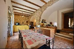 Authentic 13th-century stone farmhouse set in 55 hectares, including 15 hectares of vines