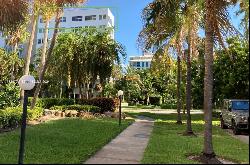 590 Ocean Dr 8C