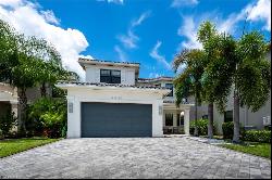 4448 Aurora St, Naples FL 34119