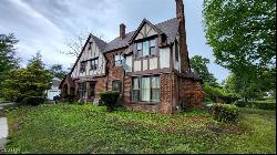 1982 Staunton Road, Cleveland OH 44118