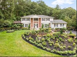 7 Stepping Stone Crescent, Dix Hills NY 11746