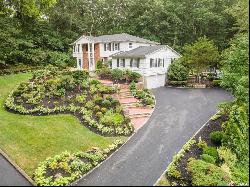 7 Stepping Stone Crescent, Dix Hills NY 11746