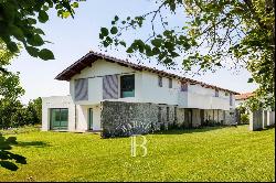 ARBONNE, VAST CONTEMPORARY HOUSE WITH A PANORAMIC VIEW OF THE MOUNTAINS