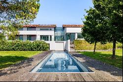 ARBONNE, VAST CONTEMPORARY HOUSE WITH A PANORAMIC VIEW OF THE MOUNTAINS