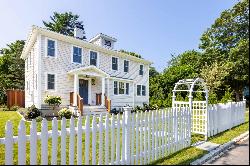 Renovated Vineyard Haven home with access to Vineyard Haven Sound beach