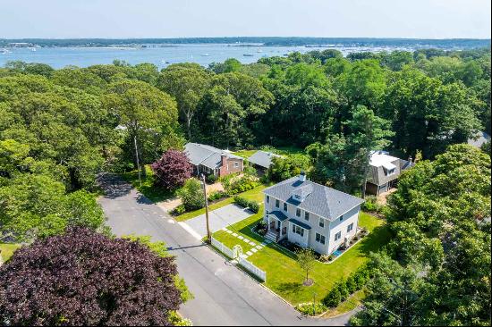 Renovated Vineyard Haven home with access to Vineyard Haven Sound beach