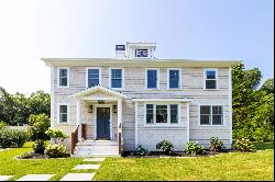 Renovated Vineyard Haven home with access to Vineyard Haven Sound beach