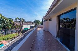 Residence with Unique Architecture in the Boqueron 1 Neighborhood.