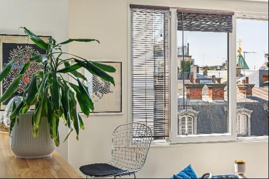 Rare and refined pied-à-terre in the Paris Golden Triangle