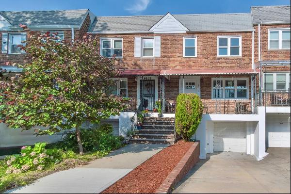 FULLY RENOVATED TOWNHOUSE IN REGO PARK