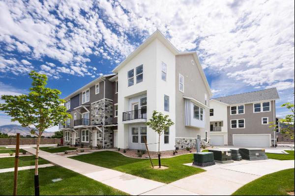 Four-Bedroom Townhome at the Ridge at Spanish Fork