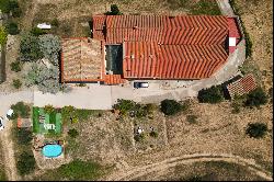 30 km from Sitges, 2 rural houses, 2.100 sqm to expand the business.