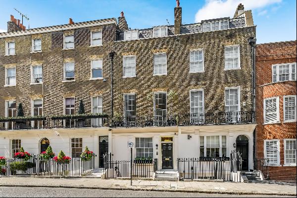 Magnificent Georgian townhouse with a large garden.