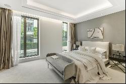 Spacious and impeccably finished apartment in Belgravia.