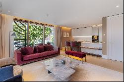 Beautifully finished 2 bedroom apartment in Holland Park.