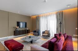 Beautifully finished 2 bedroom apartment in Holland Park.