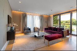 Beautifully finished 2 bedroom apartment in Holland Park.