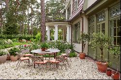 Sophisticated villa in Jurmala for rent