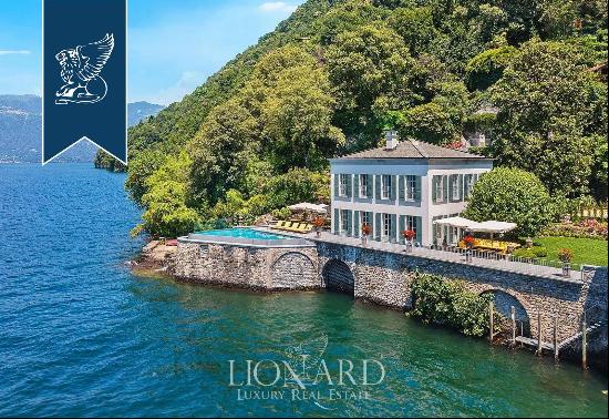 Wonderful waterfront villa by Lake Como with garden, infinity pool and dock with custom-ma