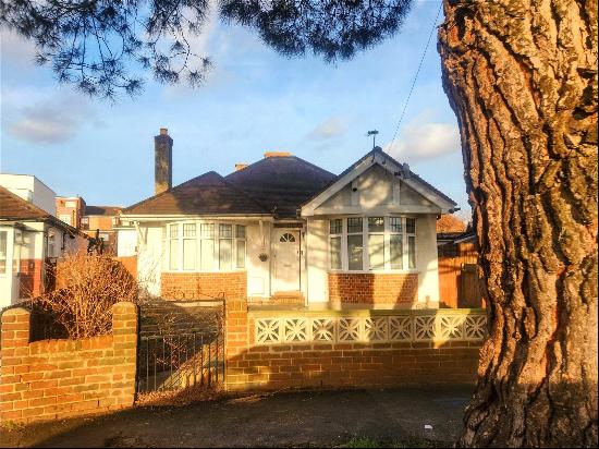 Oakleigh Avenue, Tolworth, Surrey, KT6