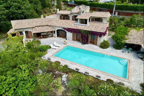 Provencale Villa for Sale in St Paul de Vence with sea view