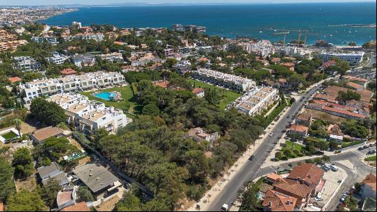 Detached villa with sea view for restoration, Cascais