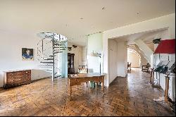 Paris 4th District – An exceptional 2/3 bed apartment in a prime location