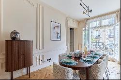 Paris 8th District – A renovated 4-bed apartment