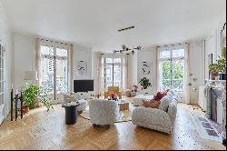 Paris 8th District – A renovated 4-bed apartment