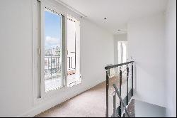 Paris 16th District - A renovated pied a terre with terraces