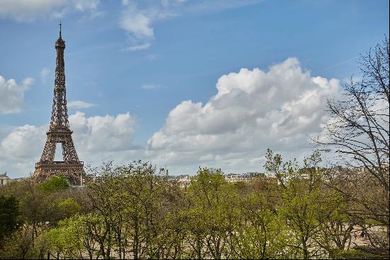 Paris 7th District – An exceptional 4-bed apartment enjoying superb views