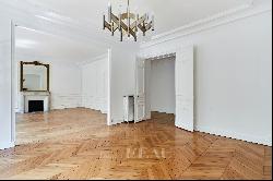 Paris 17th District - An elegant 3-bed apartment